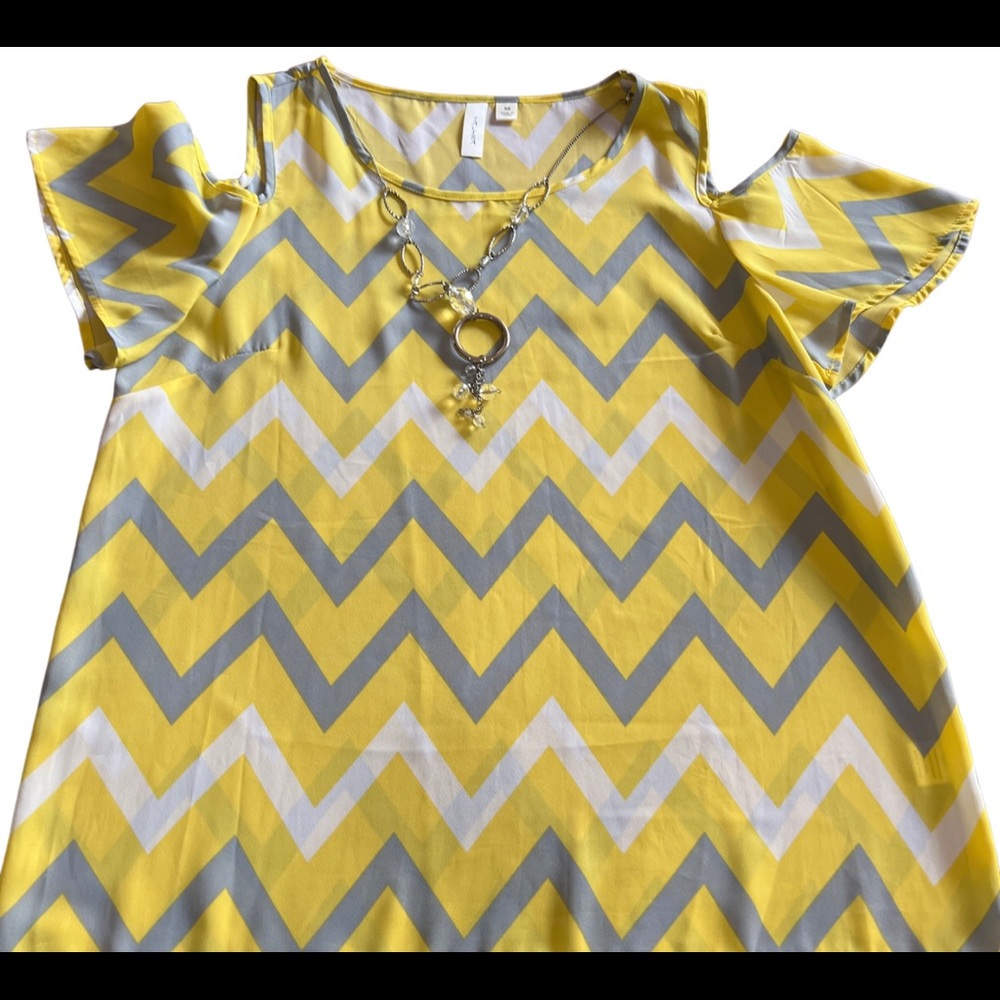 Light weight summer top with attached necklace.